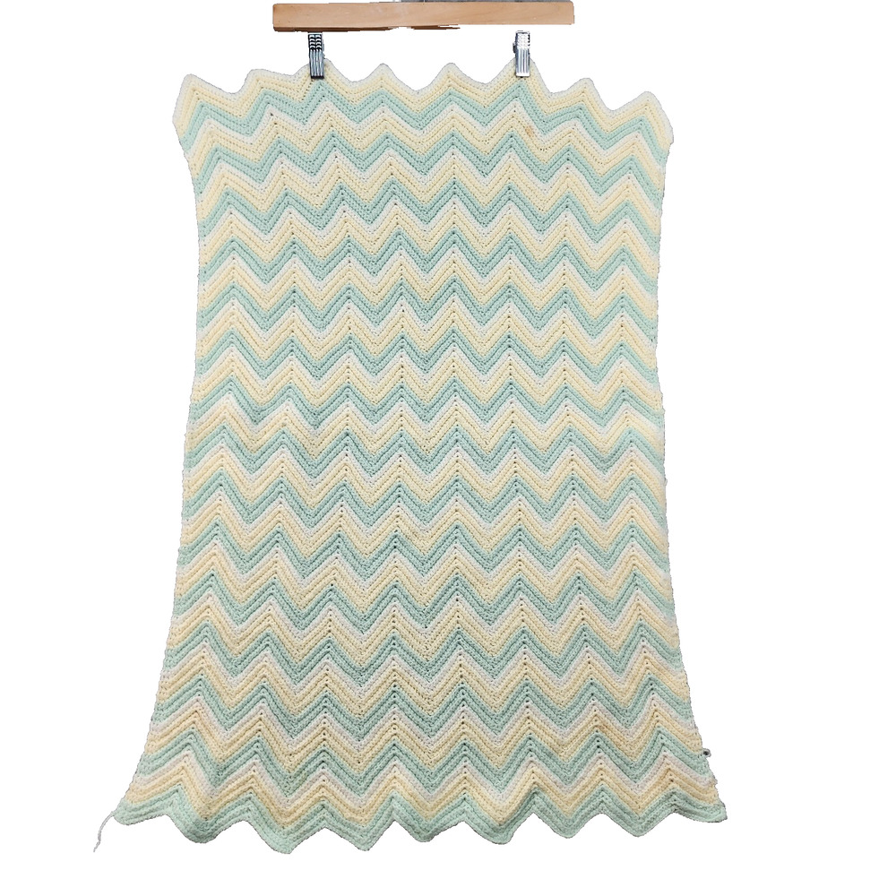 Vtg Knit Baby Doll Afghan Throw 24x36 Green Yellow Zig Zag Chevron Blanket Handm - Picture 1 of 7